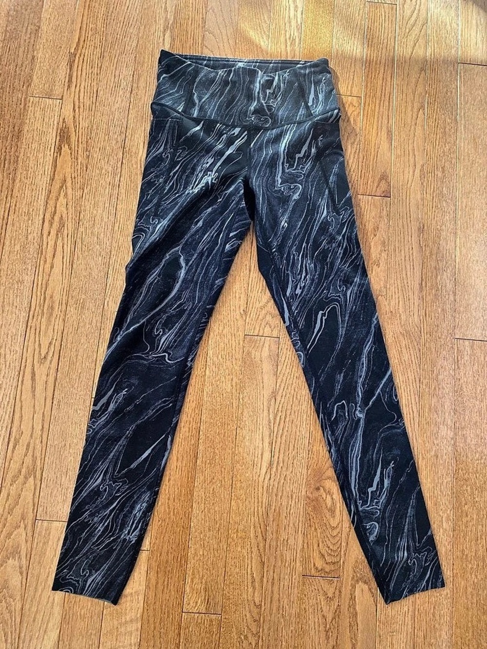 GapFit Abstract Print Leggings in Black & Gray XS